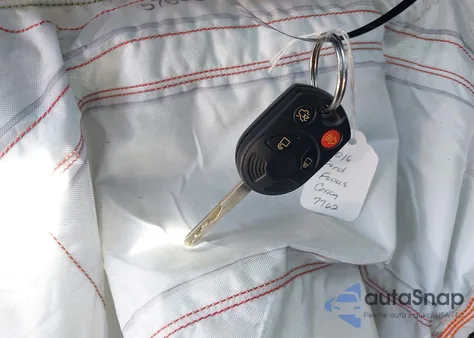 2016 Ford Focus Se z USA, uszkodzony, nr VIN 1FADP3F20GL297762